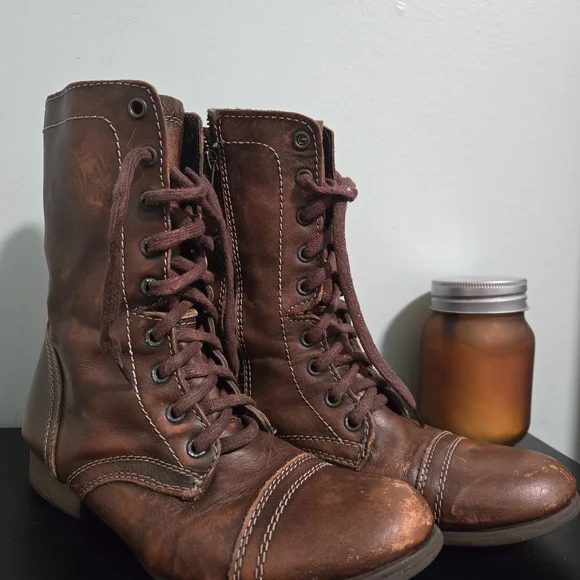 Vintage And Distressed Leather Steve Madden Combat Boots, Comfortable, Zipper - Picture 2 of 5